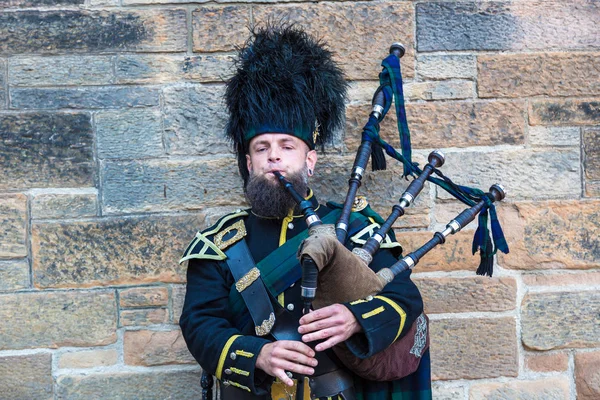 Man Playing Bagpipes High-Res Stock Photo - Getty Images
