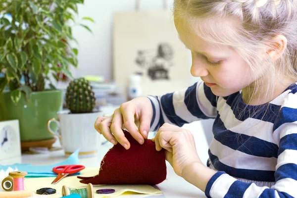 depositphotos_142290498-stock-photo-little-girl-sews-toy.jpg