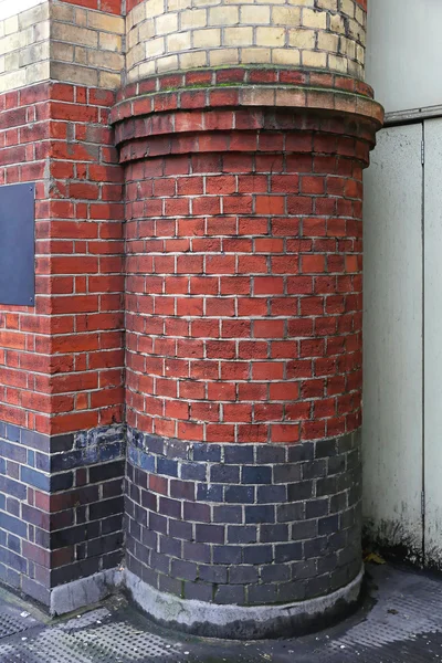 Round Brick Column