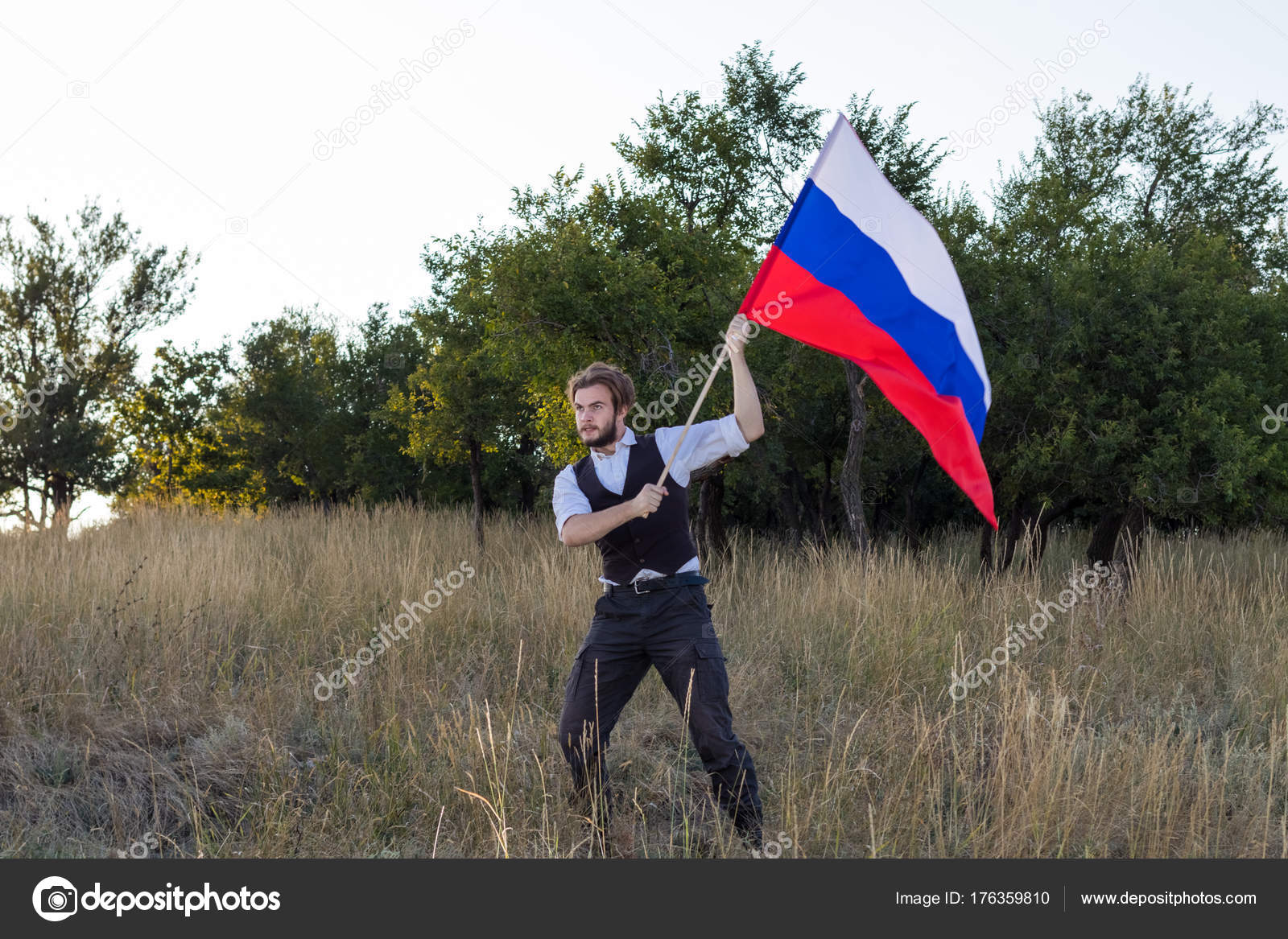 Человек с флагом