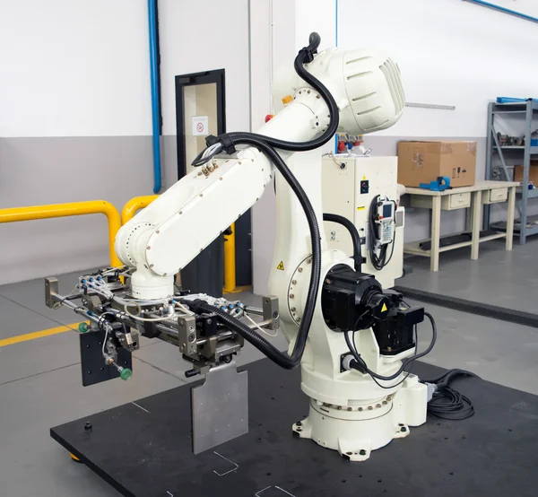 Industrial automation: automatic lines with robot