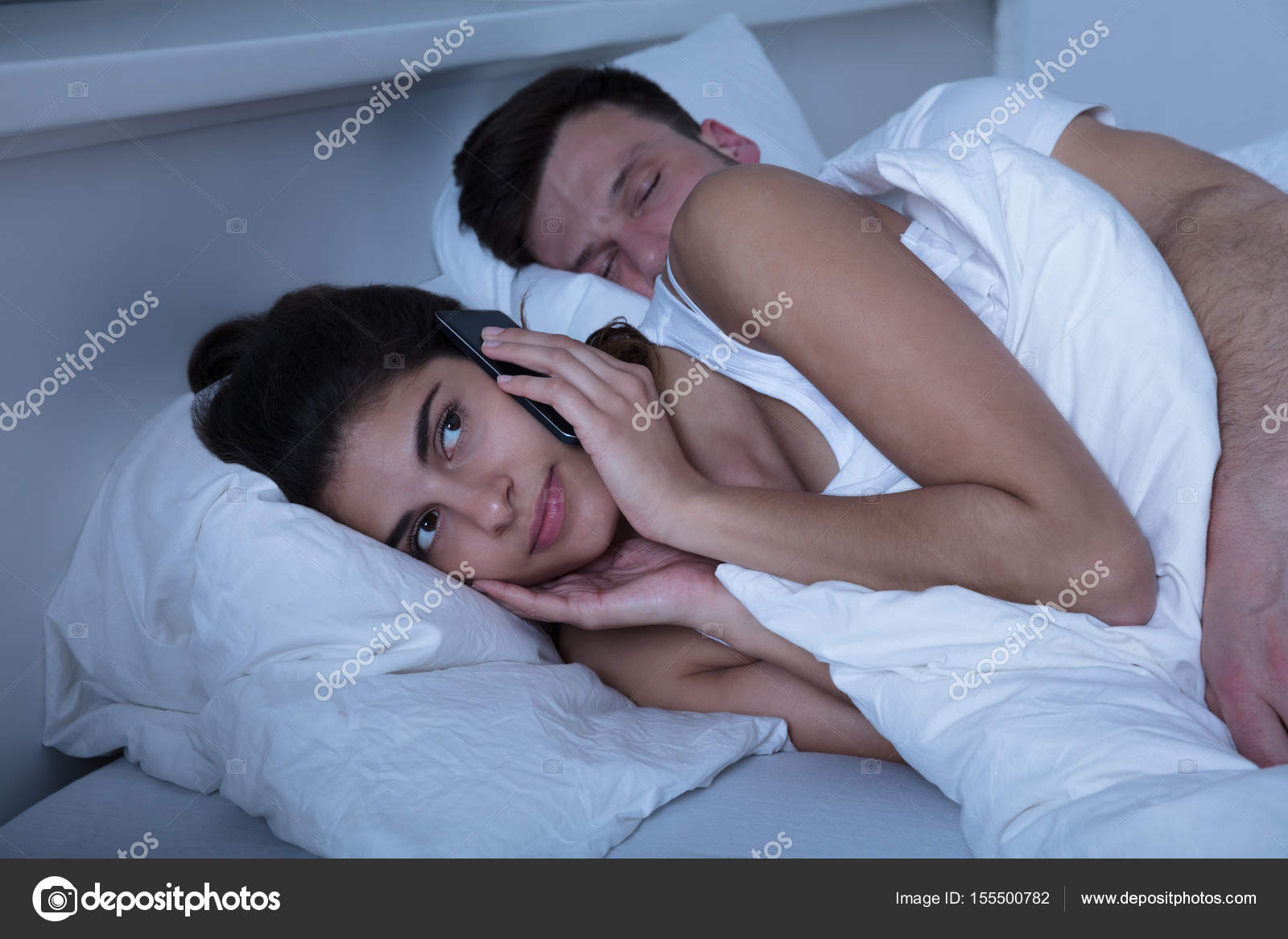 Пока муж спит жена делает фото попки фото