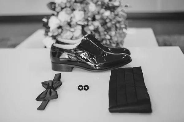 Gentleman accessories. Man\'s style. butterfly, shoes, sash, cufflinks. Set groom. Mobile phone. Gadget. bouquet