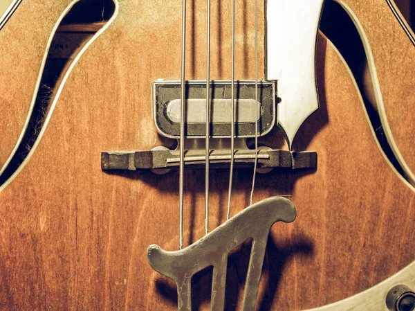 Vintage looking Bass