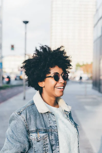 Afro woman outdoor in city