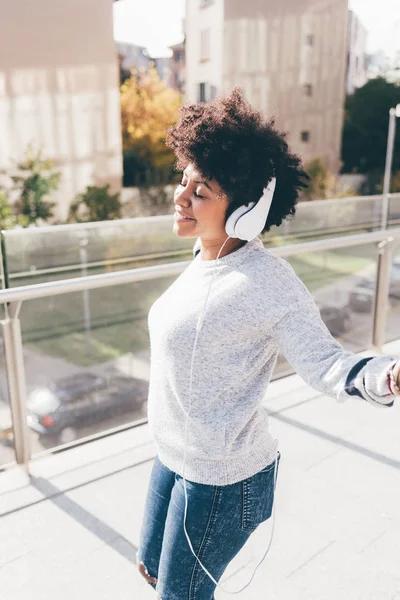 Afro woman outdoor in city dancing