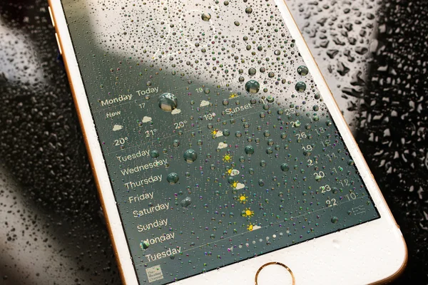 IPhone 7 Plus waterproof weather forecast on Weather App