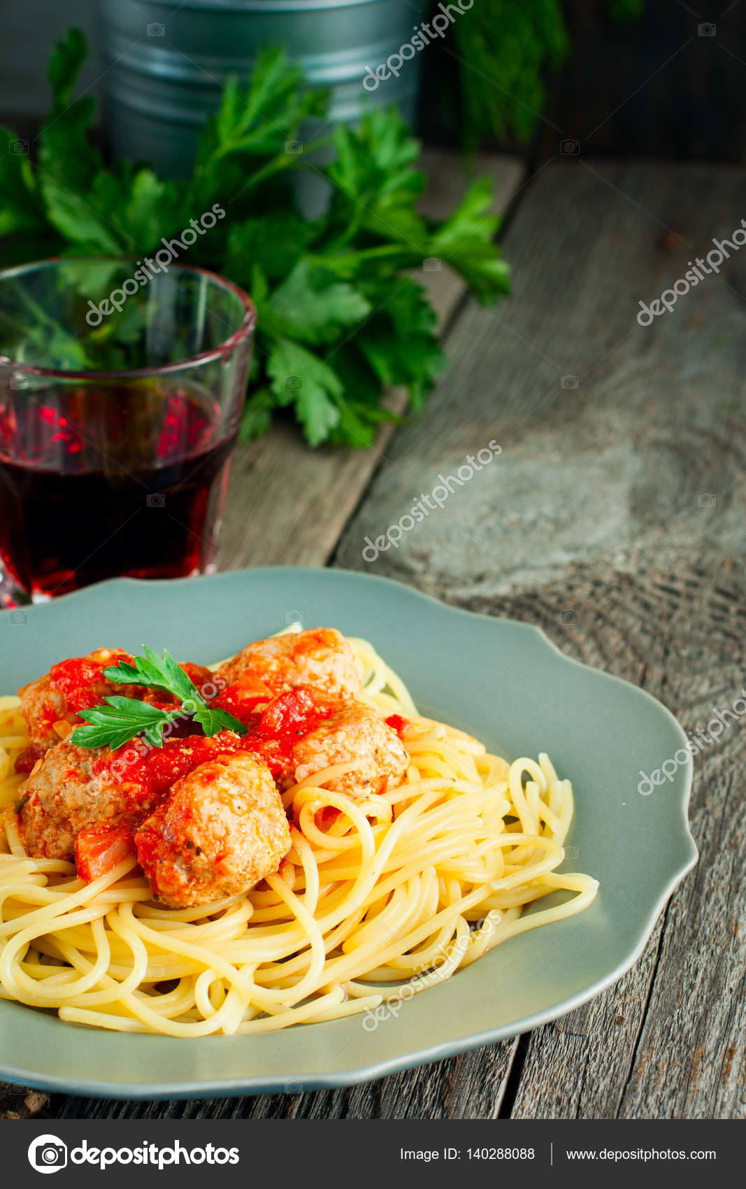Спагетти с мясом в томатном соусе рецепт Спагетти с мясом в томатном соусе рецепт