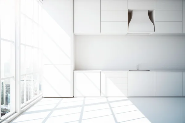 Eenvoudige witte keuken kamer met graniet tellers — stockfoto ...