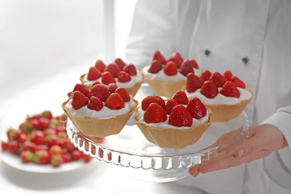 Tasty cakes with strawberries