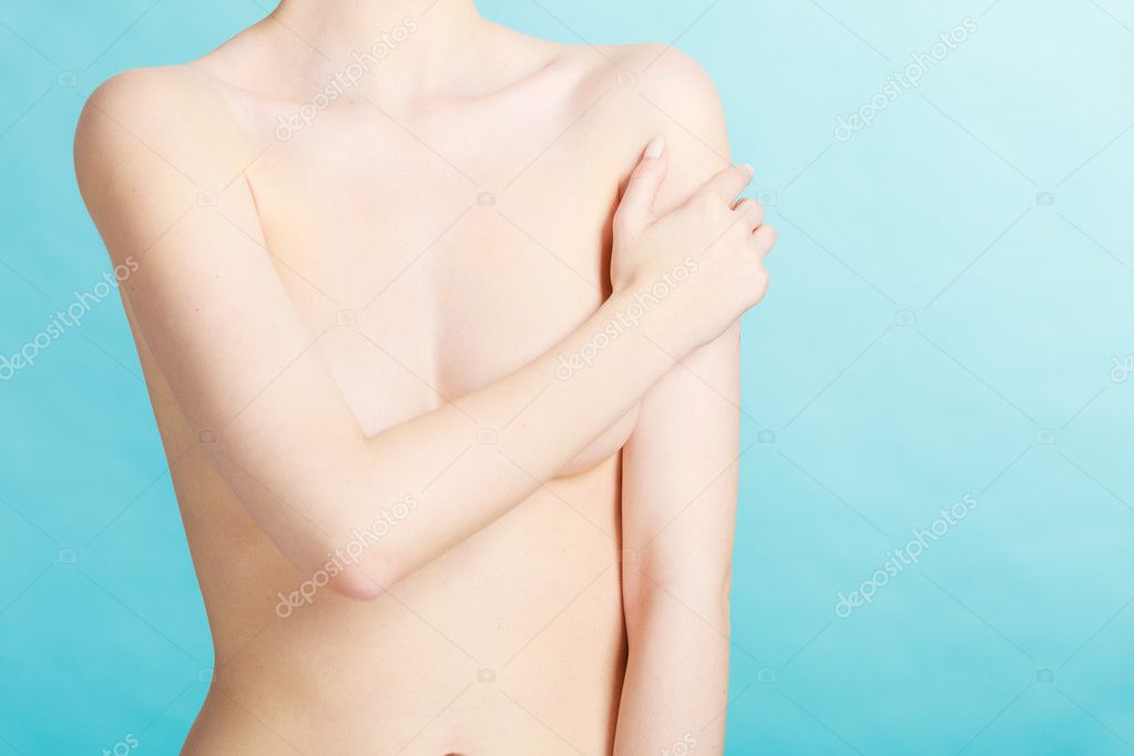 Красивая грудь прикрытая рукой фото