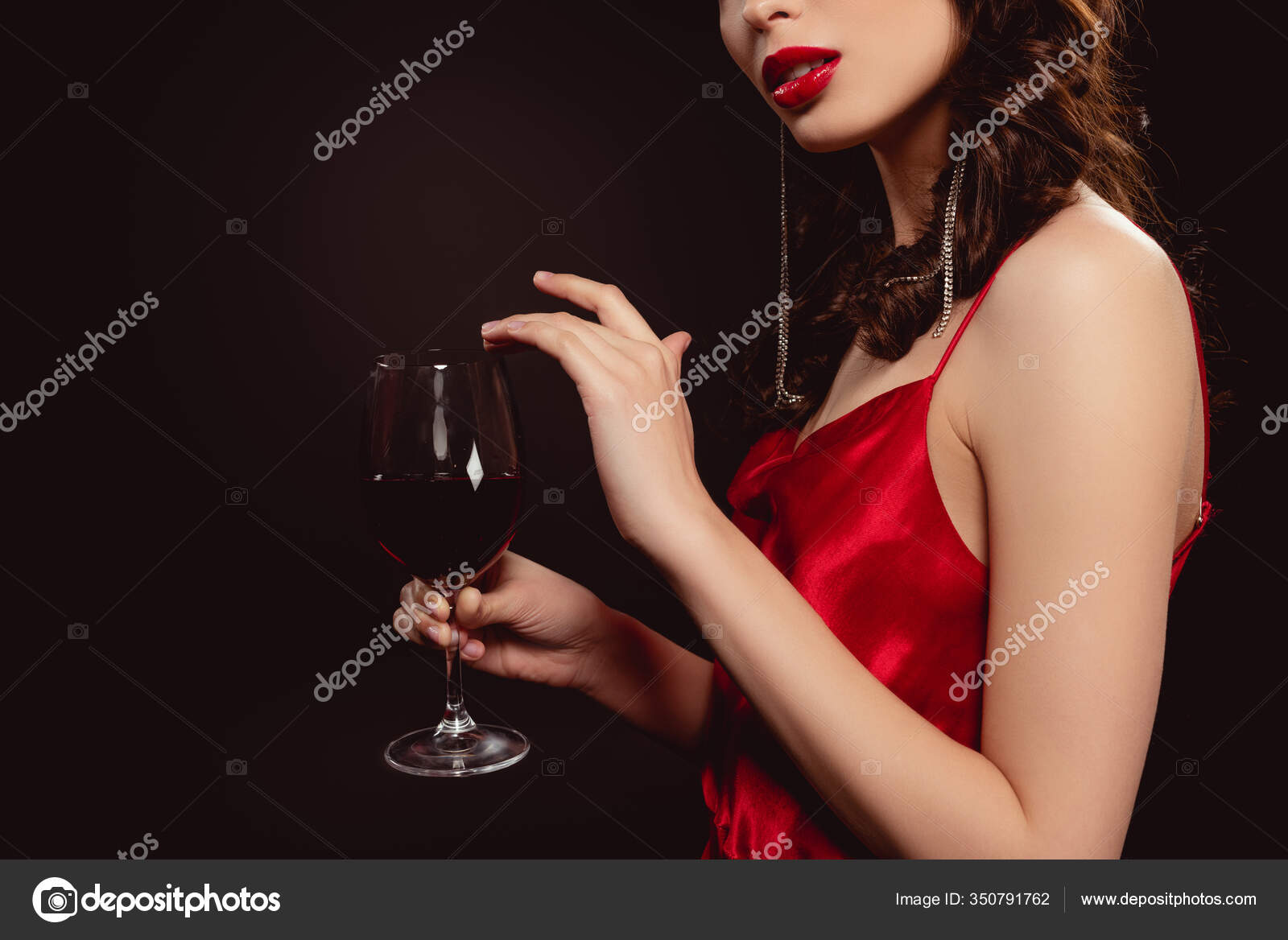Порванное Платье Красное Вино