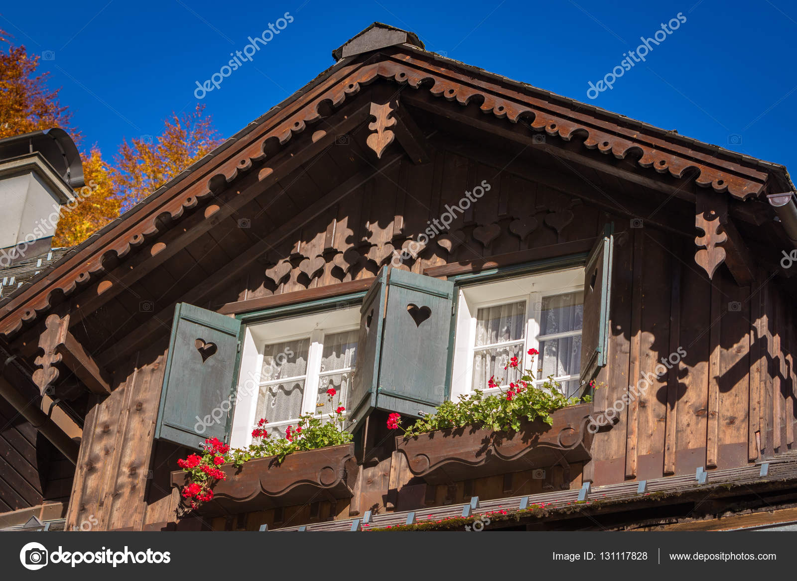 Timpano in legno della casa — foto stock © hopsalka #131117828 Casa rustica di campagna