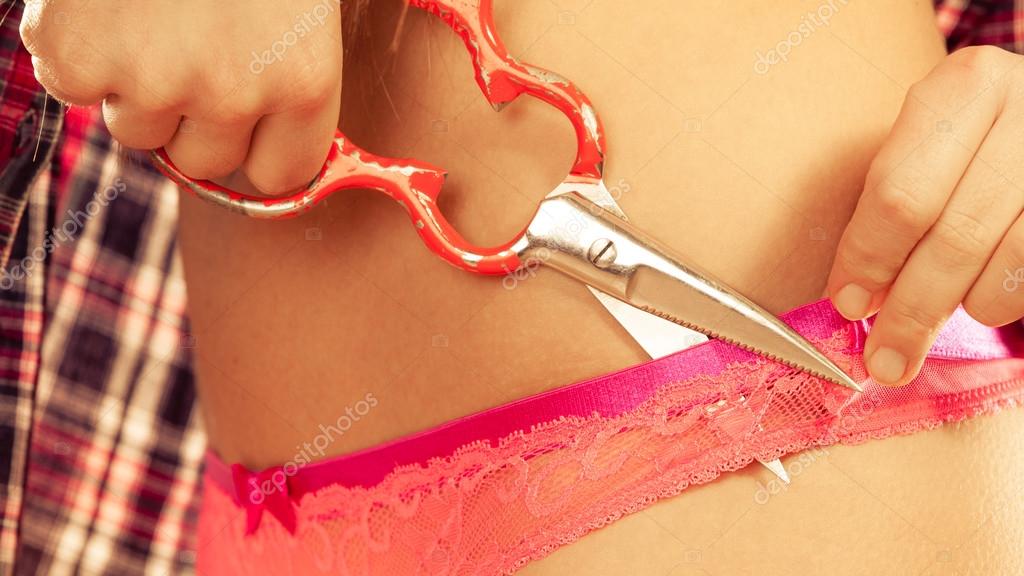 Panty scissor