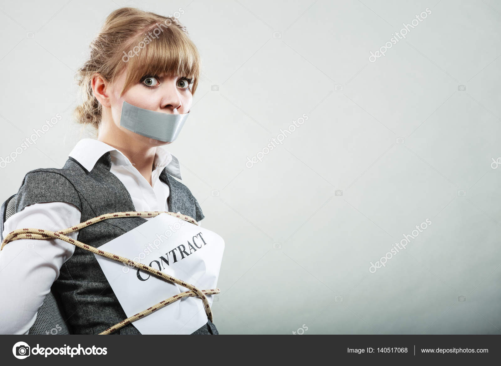 Парень Привязал Вибраторы К Стулу