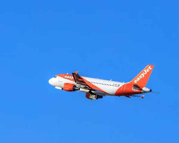 EasyJet Airbus A-319 after take off in the Zurich Airport