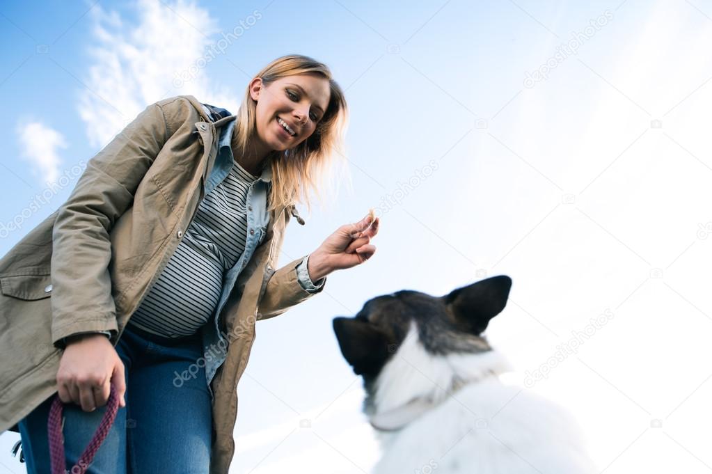 Femme avec chien