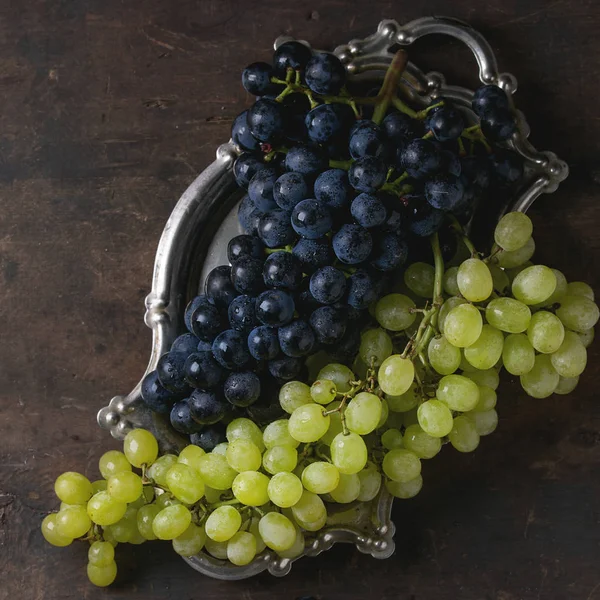 Bunches of red and white grapes