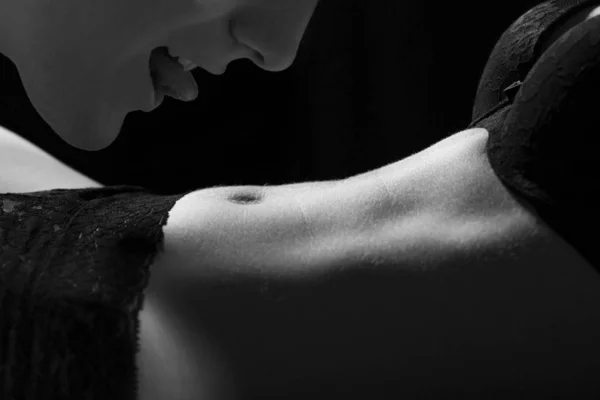 Сексуальное тело и пушистый лобок Шина Райдер 