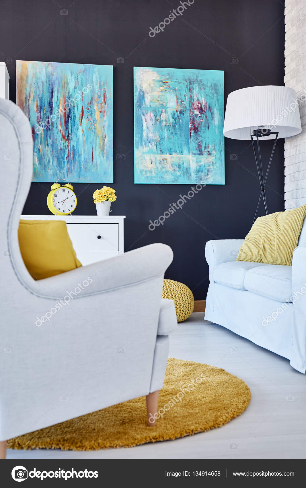 Schilderijen in woonkamer — stockfoto © photographee.eu #134914658