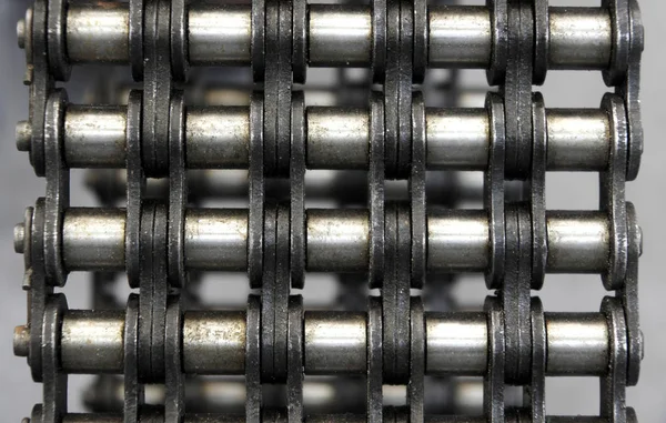 Industrial roller chains