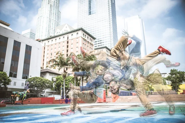 Man doing parkour in city