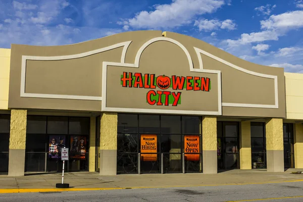 Indianapolis - Circa November 2016: Halloween City Retail Strip Mall Location. Halloween City is part of Party City II