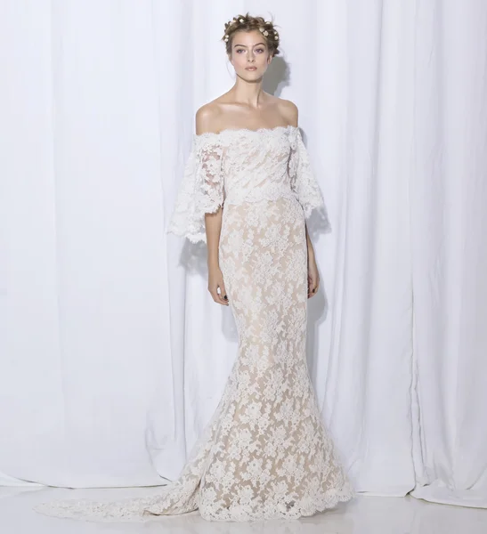Reem Acra - Fall 2017 Collection - New York Fashion Week Bridal