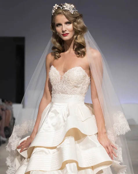 Anne Barge - Fall 2017 Collection - New York Fashion Week Bridal