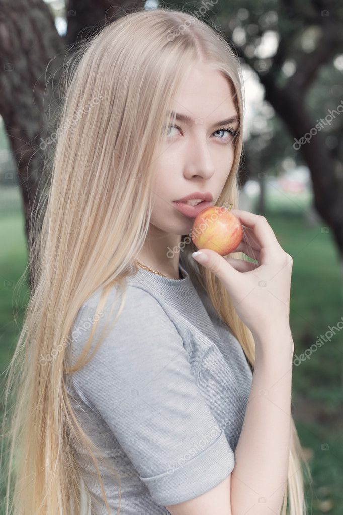 Нежная милая девушка фото Нежная милая девушка фото