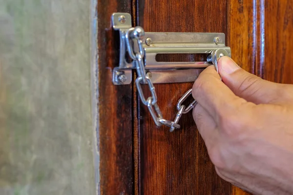 Security chain by hand safety device for the door.