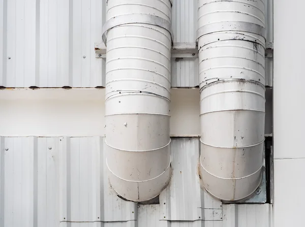 Witte rook afkomstig van industriële schoorsteen — stockfoto ...