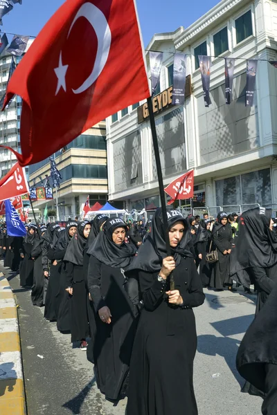 Turkish Shia women takes part in an Ashura parade