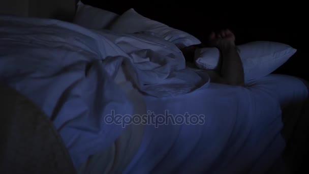 Секс На Кровати В Письку Под Одеялом