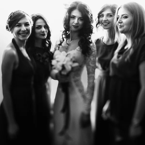 Charming smiles - brides and her bridesmaids