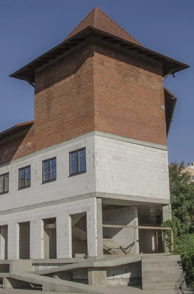 Building under construction in the form of a tower.