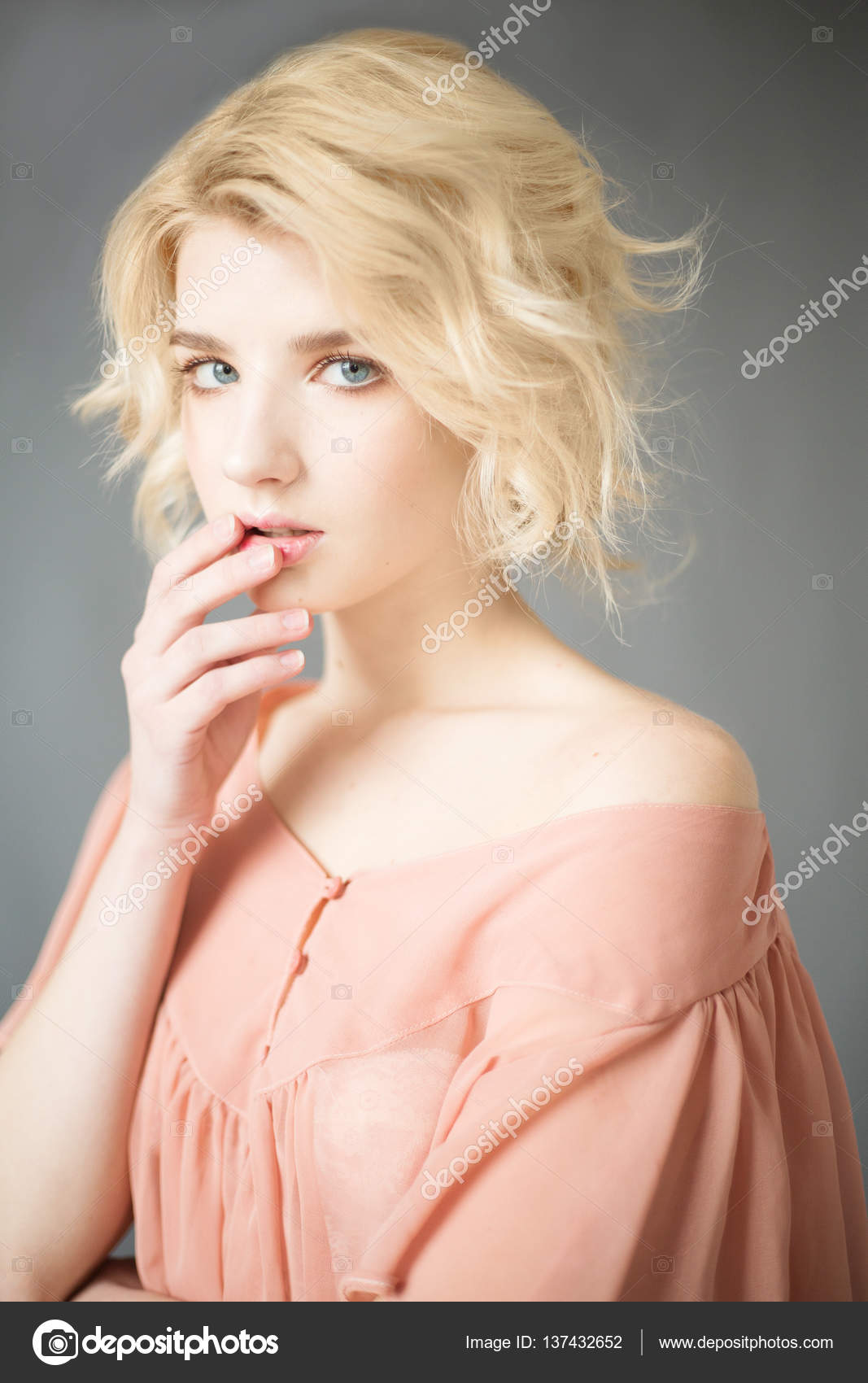 White Blonde Nude 112