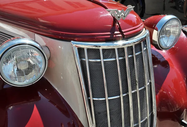 Vintage cars in front of City Hall_6