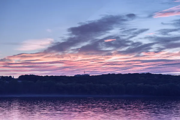 湖に沈む夕日 — ストック写真