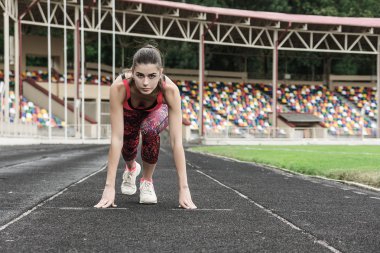 kadın çalışan hazırlanıyor