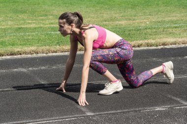 kadın çalışan hazırlanıyor