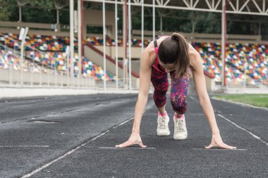kadın çalışan hazırlanıyor
