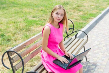 Çekici Genç Kadın