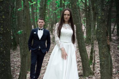 Gelin ve damat orman