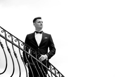 Balkonda duran damat