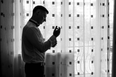 Damat Düğün için hazırlanıyor 