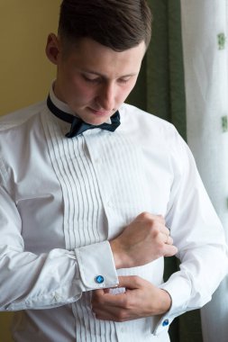 Damat Düğün için hazırlanıyor 