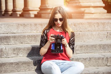 fotoğraf makinesi olan kadın