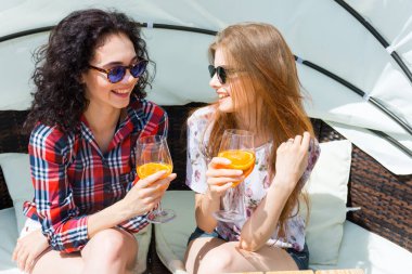 kokteyl içme kadın