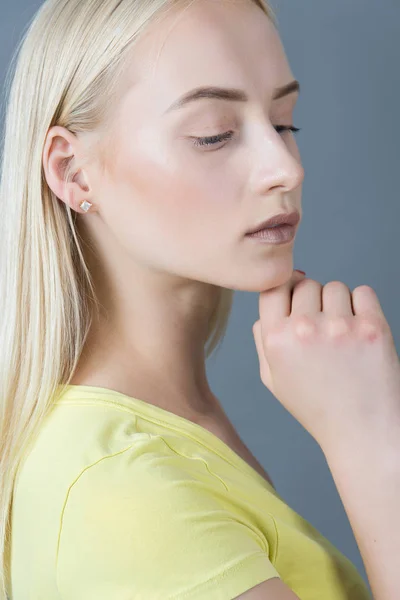 Young blonde woman — Stock Photo, Image